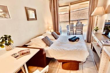 Cannes 5 minutes walking to the Palais