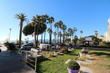 Beautiful studio at the Grand Hotel Residence with sunny balcony 138