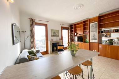 Quai St Pierre 2 bedrooms apt with sea view