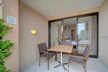 IMMOGROOM - 2 Rooms renovated - Pool - Terrace - Garden - Parking -