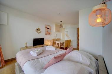 IMMOGROOM - 2 Rooms renovated - Pool - Terrace - Garden - Parking -