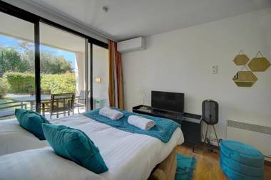 IMMOGROOM - 2 Rooms - Renovated - Pool - Air conditioning - Parking -