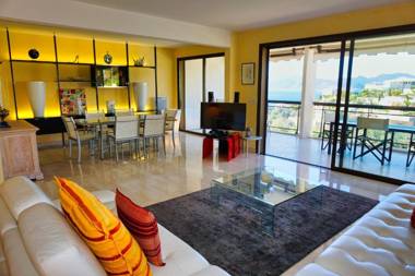 Magnificent two-bedroom apartment with sea view