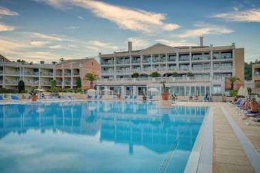 IMMOGROOM - 2 Rooms - Renovated - Pool - Air conditioning - Parking-Garden