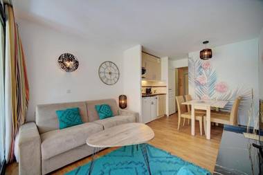 IMMOGROOM - 2 Rooms - Renovated - Pool - Air conditioning - Parking-Garden