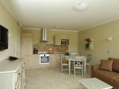 Beautiful apartment with AC near Lac de Saint-Cassien