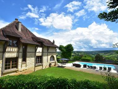 Sumptuous Mansion in Belves with Pool and Panoramic Sea Views