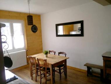 Appartement de 3 chambres avec vue sur la ville jardin clos et wifi a Briancon