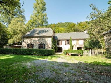 Cozy Mansion in Brandonnet with Swimming Pool