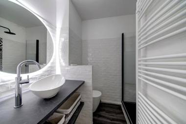 Le Port de la Lune by Cocoonr