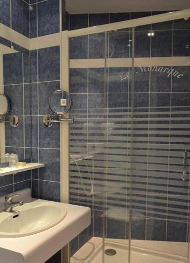 Hôtel Restaurant LE MONARQUE