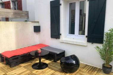 Charming flat with TERRACE 500m from the BEACH