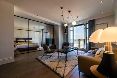 BEACHVIEW KEYWEEK Beachfront Renovated Apartment with Parking in Biarritz