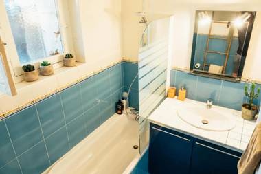 LITTLE OASIS - private terrasse near the center and the beach