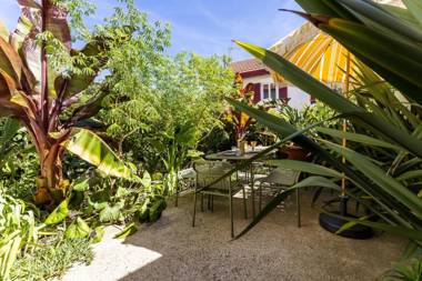 JUNGLE KEYWEEK Townhouse with terrace and garden