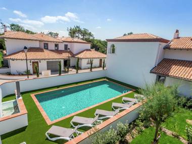 Beautiful villa with terrace in the surfing town of Biarritz