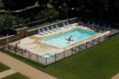 Nice apartment in a castle not far from the Breton beaches