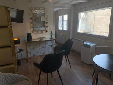 Chez Eric charmant studio idéalement situé.