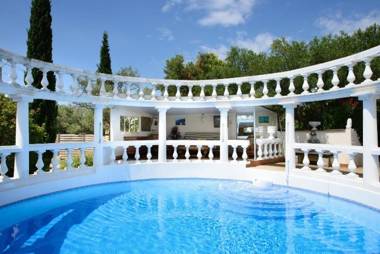 Villa with pool in Provence -Villa Romantique sleeps up to 12+4 in optional gite
