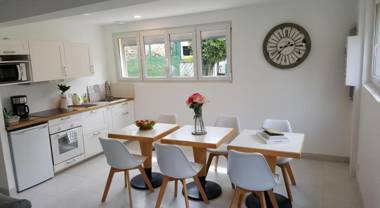 Le Castel Guesthouse