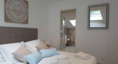 Le Castel Guesthouse