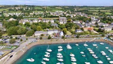 Hôtel Restaurant Les Ormes The Originals Relais (Relais du Silence)