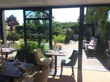 Hôtel Restaurant Les Ormes The Originals Relais (Relais du Silence)