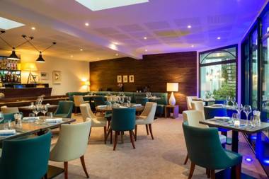 Hôtel Restaurant Les Ormes The Originals Relais (Relais du Silence)