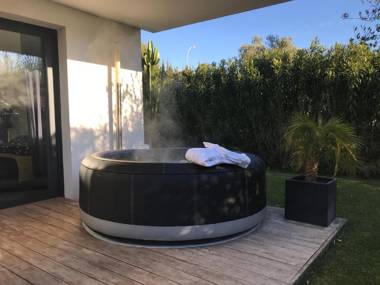 Le Hameau de la Crique de l'Anglaise