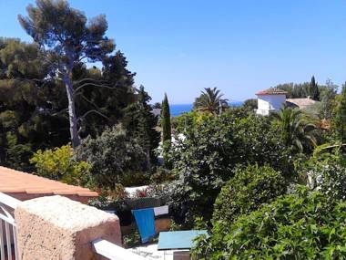 Maison de 3 chambres a Bandol a 800 m de la plage avec vue sur la mer jardin clos et wifi