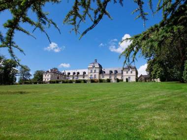 Cozy apartment in a 17th century castle in a Breton Village