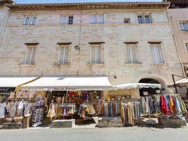 Modest Holiday Home in Avignon next to the City Centre