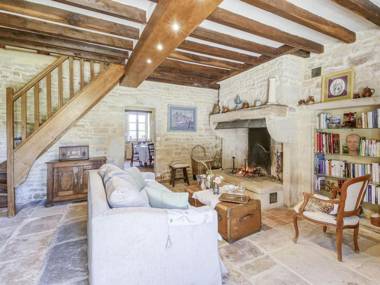 Lovely Farmhouse in Talon with Fireplace