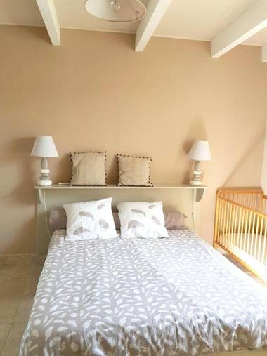 Maison de 2 chambres avec piscine partagee jardin clos et wifi a Aubignan