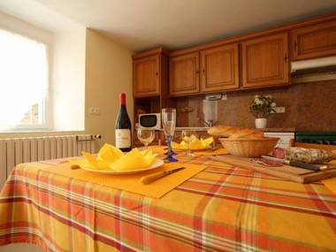 Gîte Saint-Georges-Lagricol 4 pièces 6 personnes - FR-1-582-232