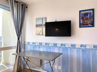 REF 003 STUDIO Vue sur port Résidence du Soleil