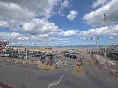 Endearing Apartment in Arromanches-les-Bains nearby the Sea with view on the harbour