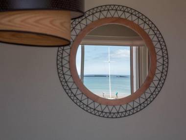 Endearing Apartment in Arromanches-les-Bains nearby the Sea with view on the harbour
