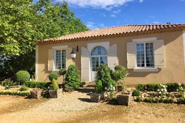 Maison de 4 chambres avec jardin amenage et wifi a Arles