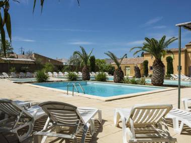 Cosy Holiday Home in Arles with Pool