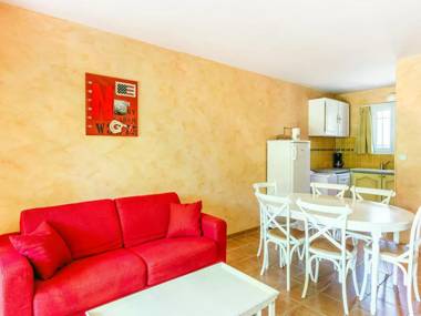 Comfy Holiday Home with Swimming Pool Garden Terrace Pond