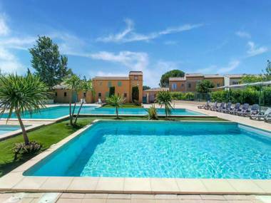 Comfy Holiday Home with Swimming Pool Garden Terrace Pond