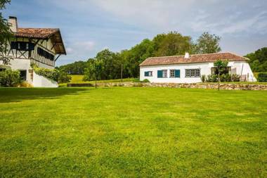 RETREAT KEYWEEK House with Character Pool Fireplace and Garden