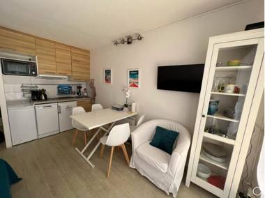 Flat with SWIMMING POOL close to the BEACH