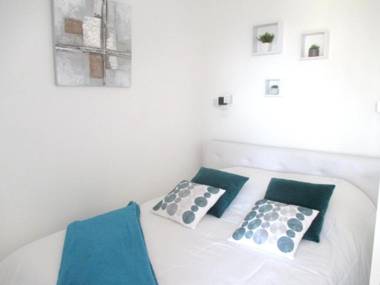 Studio a Antibes a 500 m de la plage avec vue sur la mer jardin clos et wifi