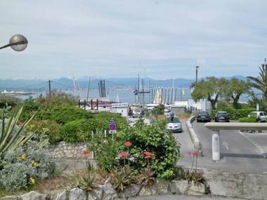 Contemporary Apartment in Antibes with Terrace