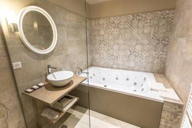 La Parenthèse Envoutée