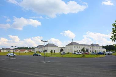 Villa Bellagio Amboise by Popinns