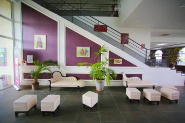 Villa Bellagio Amboise by Popinns