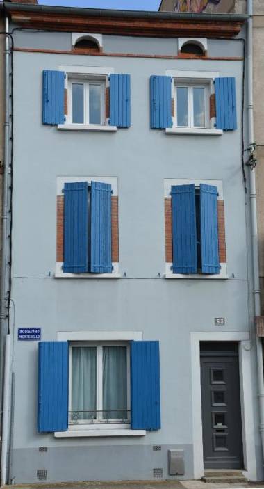 Volets Bleus et Briques Rouges